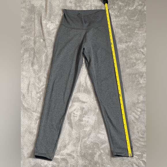 Adidas Leggings Women’s Size Small Grey Capris Athletic Gym - Picture 1 of 14